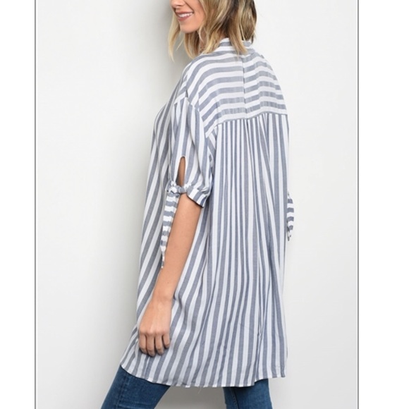 🍁HP🍁 LAST 2: Lightweight Blue & White Stripe Top - Picture 2 of 3